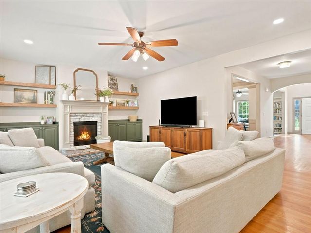1038 Boxwood Lane, Canton, GA 30114
