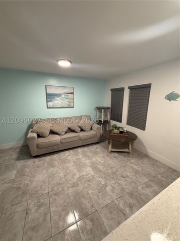 2020 Washington St 3, Hollywood, FL 33020