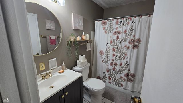 8221 Orchid Lane, Indianapolis, IN 46219