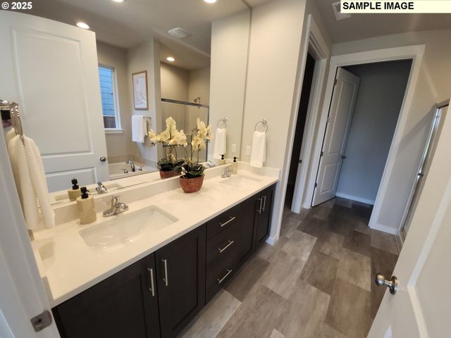 717 Magnolia Ave, Woodburn, OR 97071