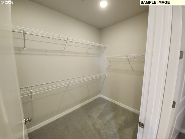 717 Magnolia Ave, Woodburn, OR 97071