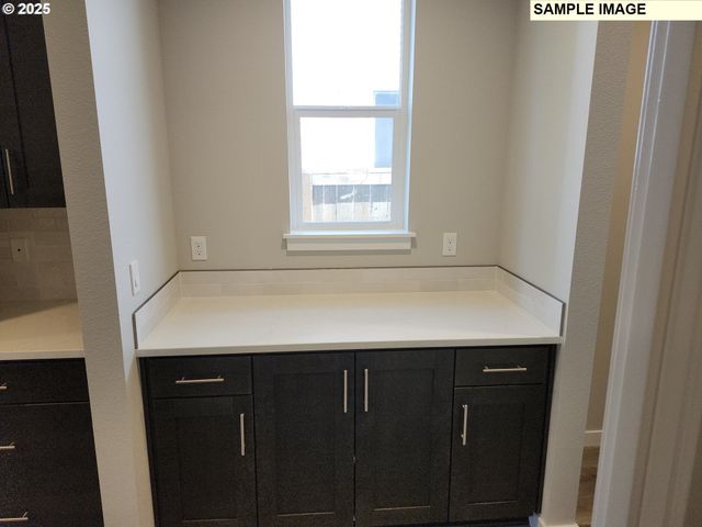 717 Magnolia Ave, Woodburn, OR 97071