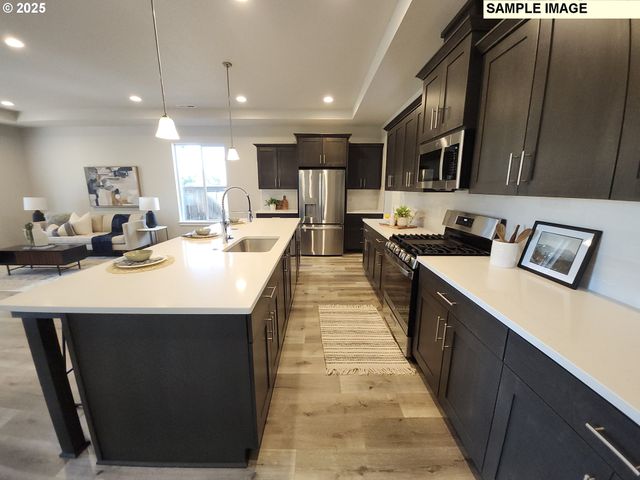 717 Magnolia Ave, Woodburn, OR 97071