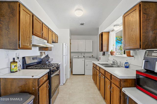 1827 Ash Avenue, Las Cruces, NM 88001