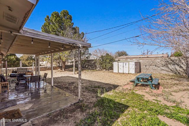 1827 Ash Avenue, Las Cruces, NM 88001