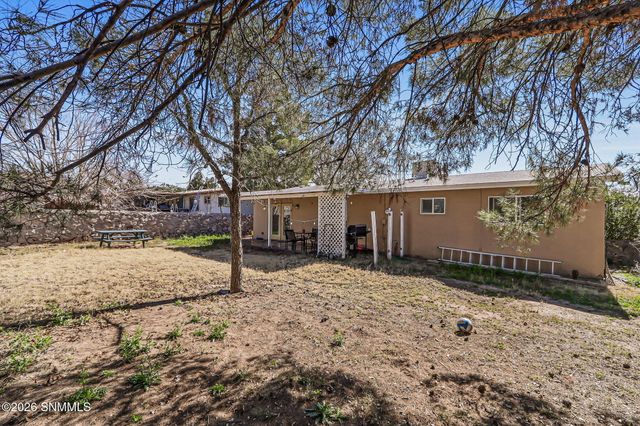 1827 Ash Avenue, Las Cruces, NM 88001