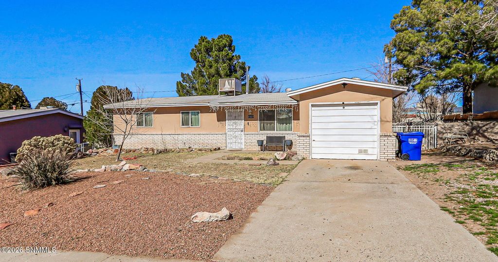 1827 Ash Avenue, Las Cruces, NM 88001