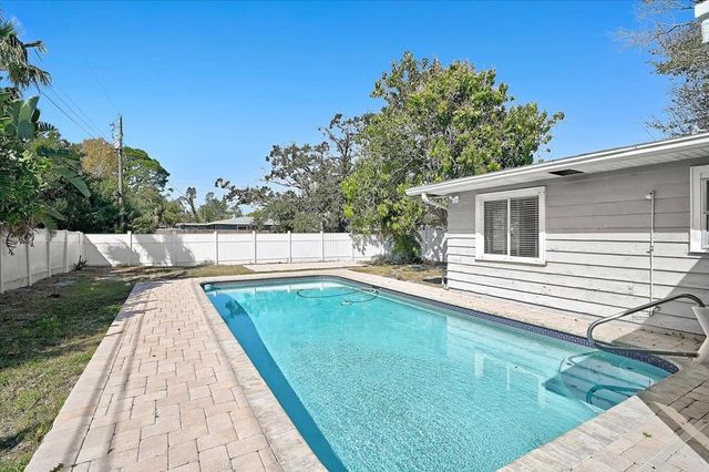 2866 LOUISE STREET, Sarasota, FL 34237