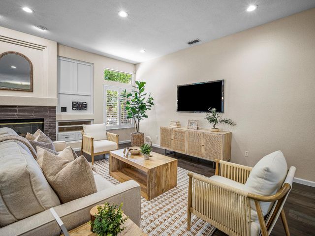 1118 Buckbrush Dr, Folsom, CA 95630