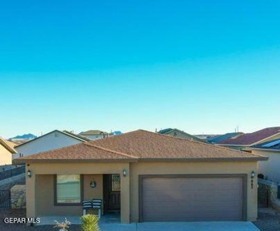 913 GULF STREAMS Avenue, El Paso, TX 79932