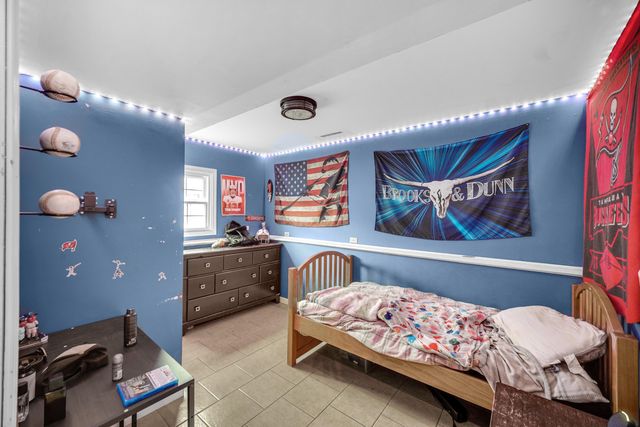 4038 Kingsway Drive, Crown Point, IN 46307