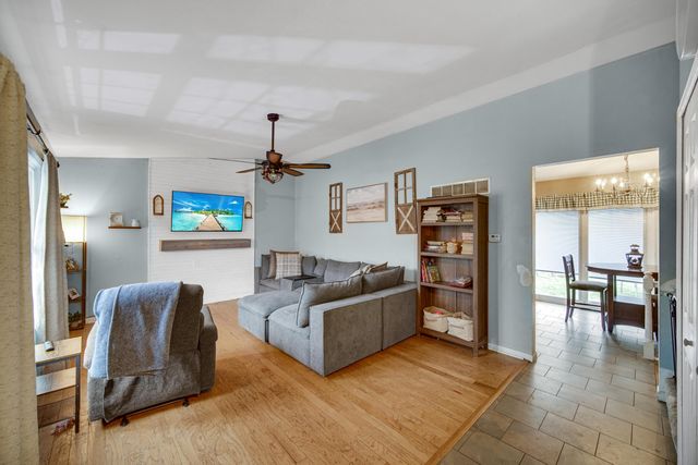 4038 Kingsway Drive, Crown Point, IN 46307