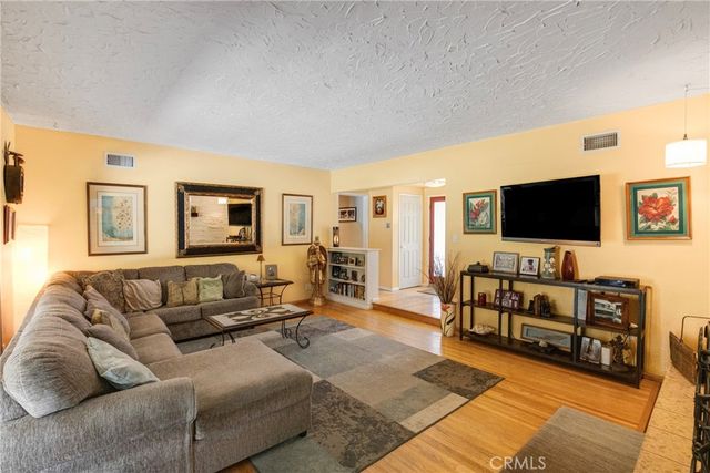 23939 Califa Street, Woodland Hills, CA 91367