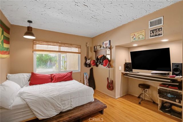23939 Califa Street, Woodland Hills, CA 91367
