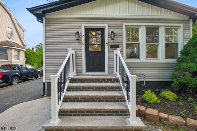 210 Paterson Ave, Hasbrouck Heights Boro, NJ 07604