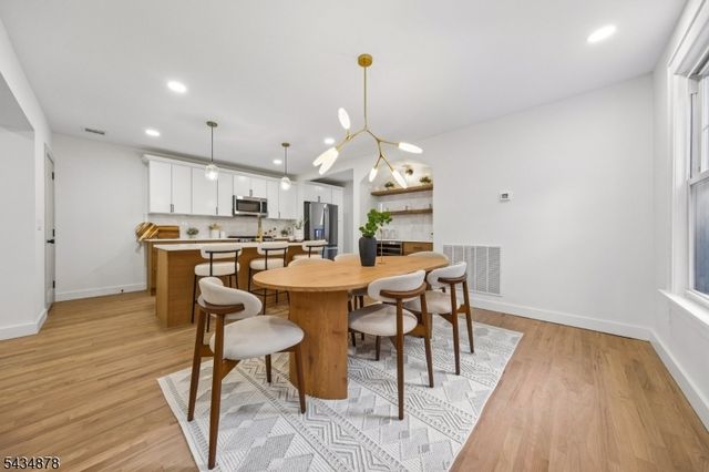 210 Paterson Ave, Hasbrouck Heights Boro, NJ 07604