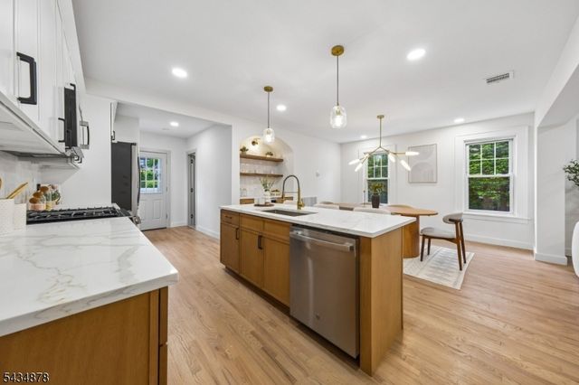 210 Paterson Ave, Hasbrouck Heights Boro, NJ 07604