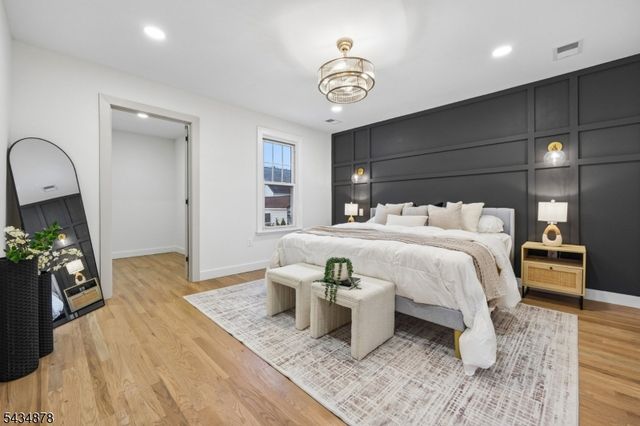 210 Paterson Ave, Hasbrouck Heights Boro, NJ 07604