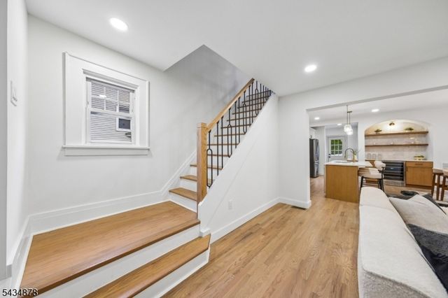 210 Paterson Ave, Hasbrouck Heights Boro, NJ 07604