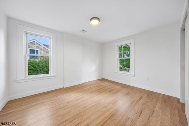 210 Paterson Ave, Hasbrouck Heights Boro, NJ 07604