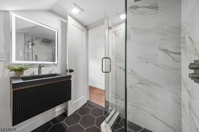 210 Paterson Ave, Hasbrouck Heights Boro, NJ 07604