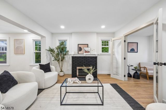 210 Paterson Ave, Hasbrouck Heights Boro, NJ 07604