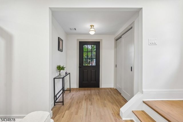 210 Paterson Ave, Hasbrouck Heights Boro, NJ 07604