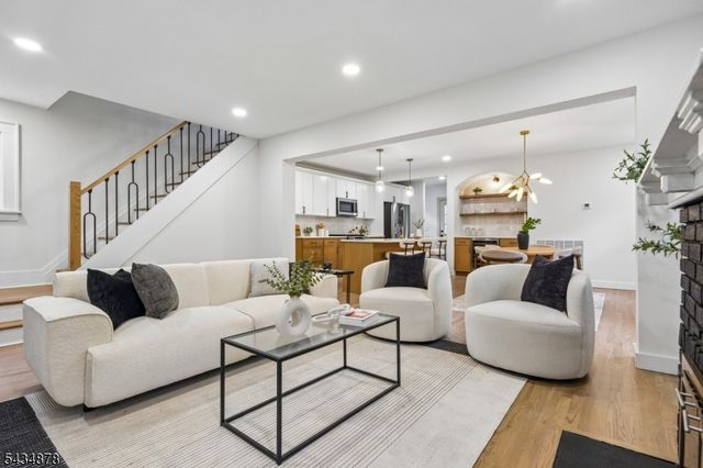 210 Paterson Ave, Hasbrouck Heights Boro, NJ 07604