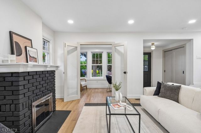 210 Paterson Ave, Hasbrouck Heights Boro, NJ 07604