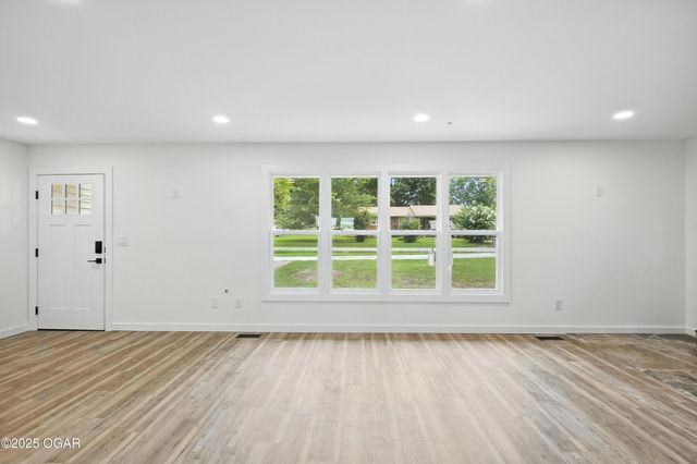 12807 Larissa Lane, Neosho, MO 64850