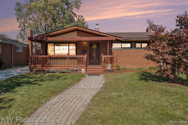 21719 Parkway Street, Saint Clair Shores, MI 48082