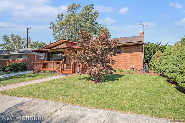 21719 Parkway Street, Saint Clair Shores, MI 48082