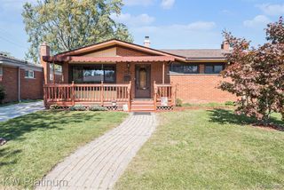 21719 Parkway Street, Saint Clair Shores, MI 48082