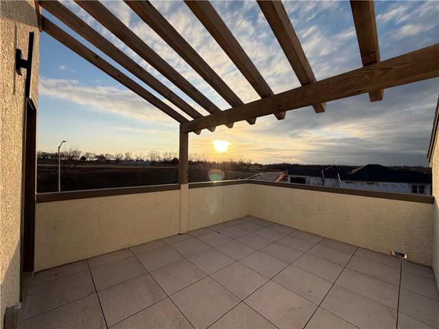 22154 W 116th Terrace, Olathe, KS 66061