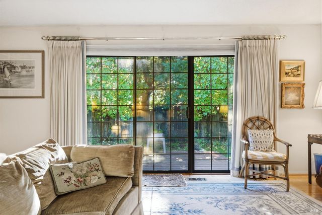 1339 Mission Dr, Sonoma, CA 95476