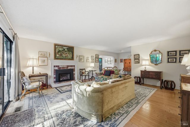 1339 Mission Dr, Sonoma, CA 95476