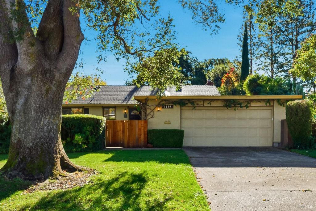 1339 Mission Dr, Sonoma, CA 95476