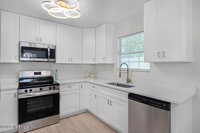 824 S 10TH Street, Fernandina Beach, FL 32034