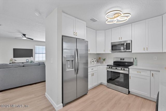 824 S 10TH Street, Fernandina Beach, FL 32034