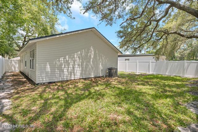 824 S 10TH Street, Fernandina Beach, FL 32034
