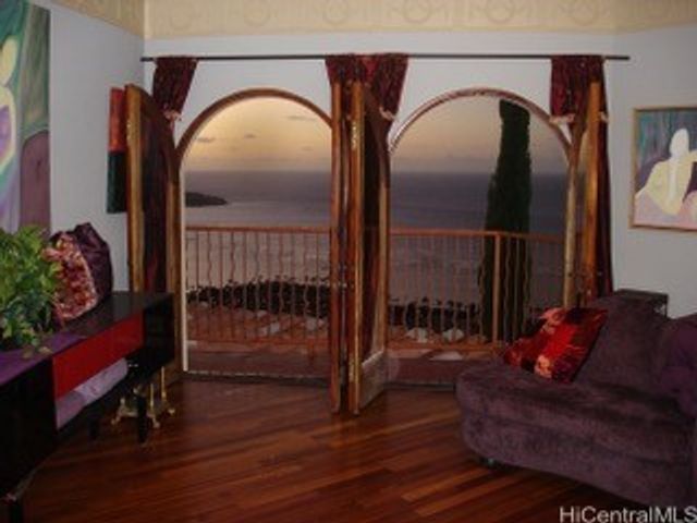 97 Moaniala Place, Honolulu, HI 96821