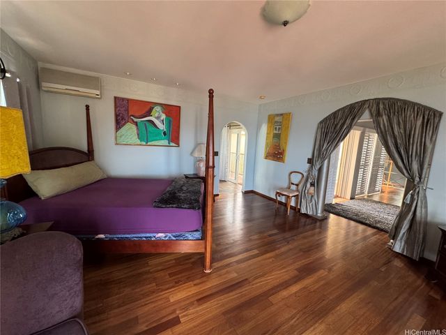 97 Moaniala Place, Honolulu, HI 96821