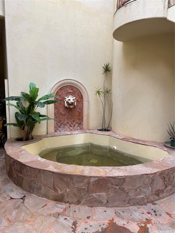 97 Moaniala Place, Honolulu, HI 96821