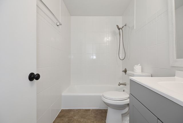 12 English Village Rd Apt 203, Manchester, NH 03102