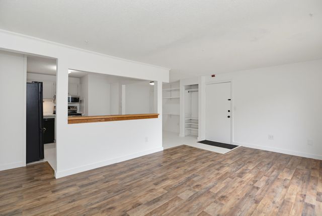 12 English Village Rd Apt 203, Manchester, NH 03102