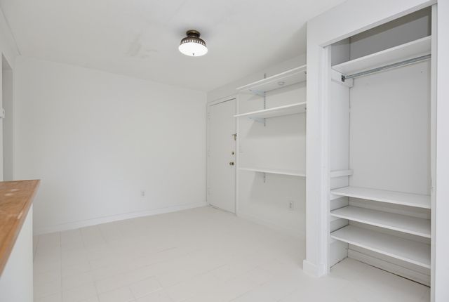 12 English Village Rd Apt 203, Manchester, NH 03102