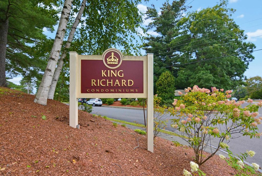 12 English Village Rd Apt 203, Manchester, NH 03102