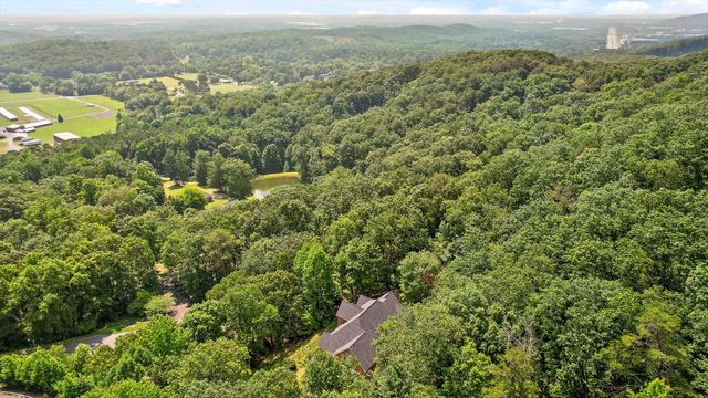 2001 Eagle Point Drive, Dalton, GA 30720