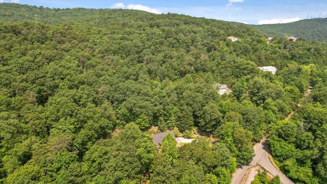 2001 Eagle Point Drive, Dalton, GA 30720