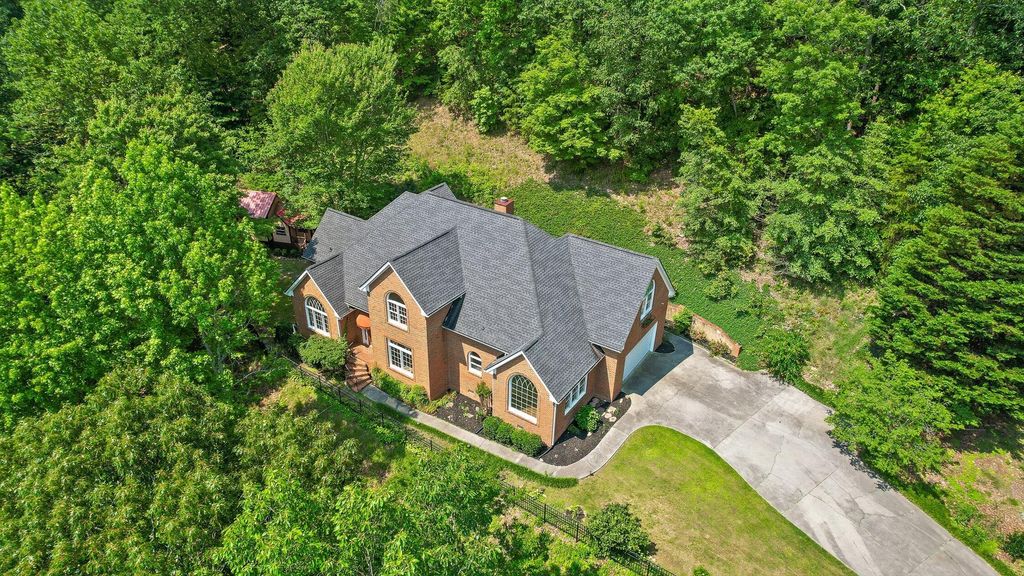 2001 Eagle Point Drive, Dalton, GA 30720